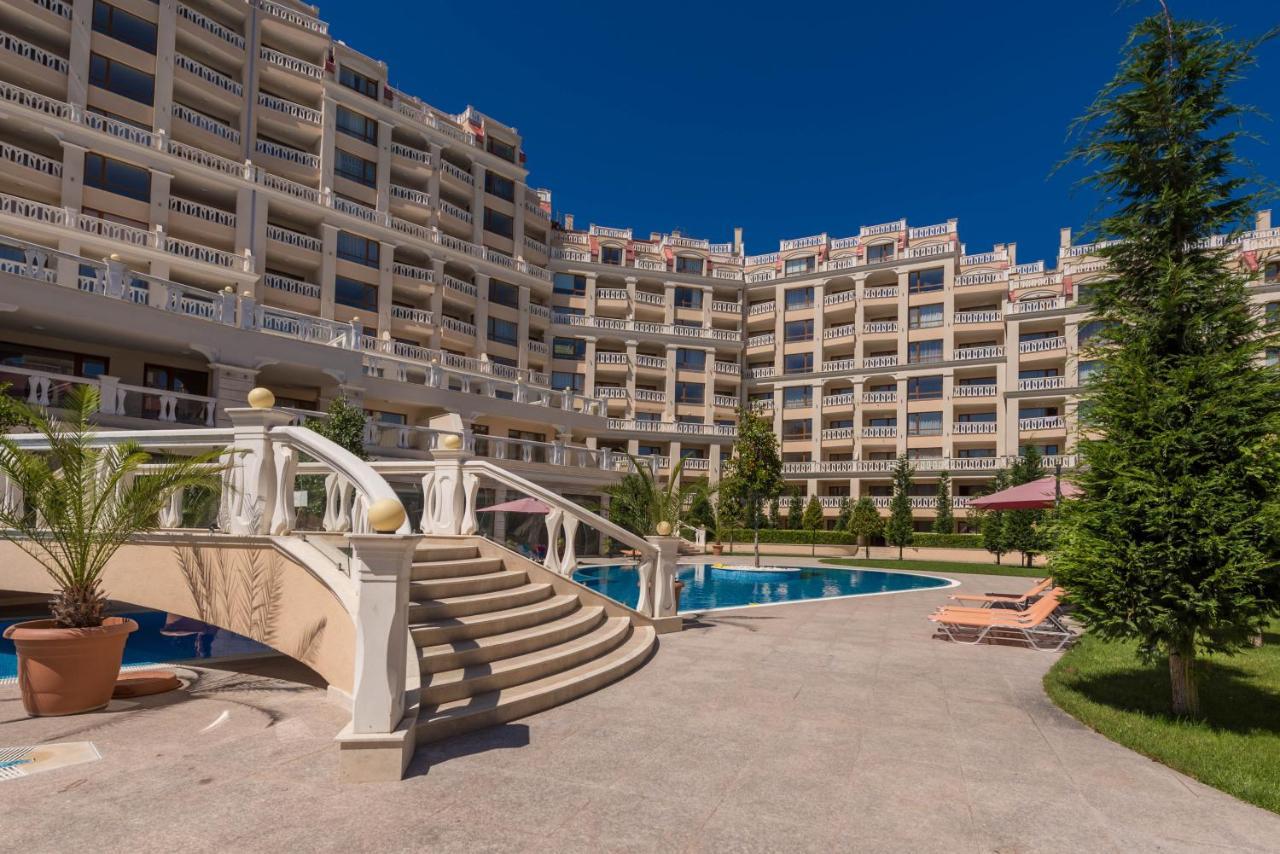 Blue Lagoon Seafront Apartments ヴァルナ エクステリア 写真